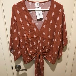 Front tie top